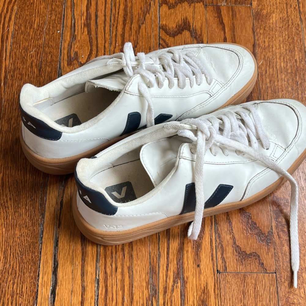 Veja V-12 white sneaker with gum sole size 7